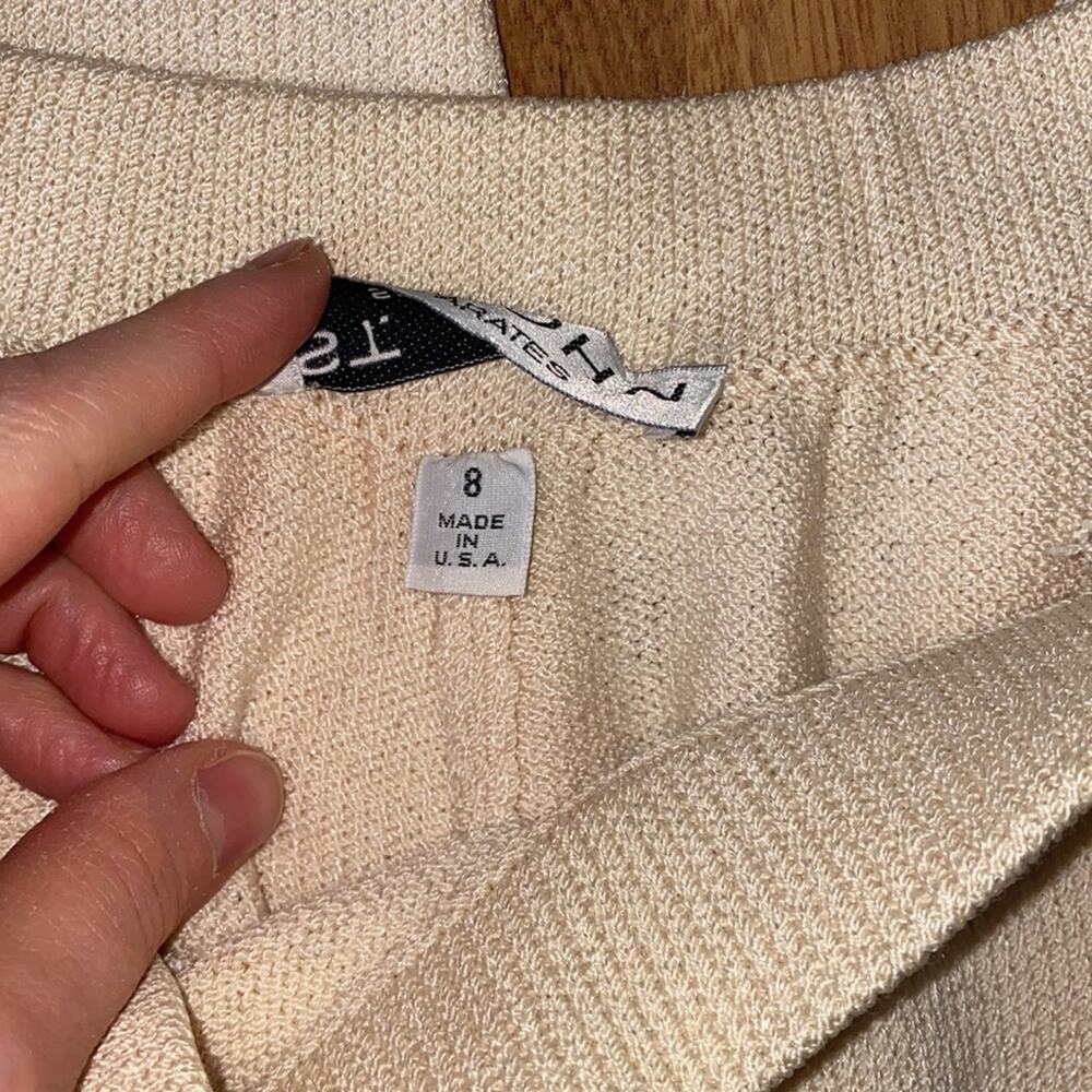 St. John Knitwear Pleated Santana Knit Pants Cream EUC Sz 8 Stretchy Classic - Picture 9 of 14